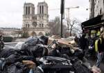 Sampah Menumpuk di Jalan-Jalan Paris Saat Pertempuran Pensiun Prancis masih Berlangsung
