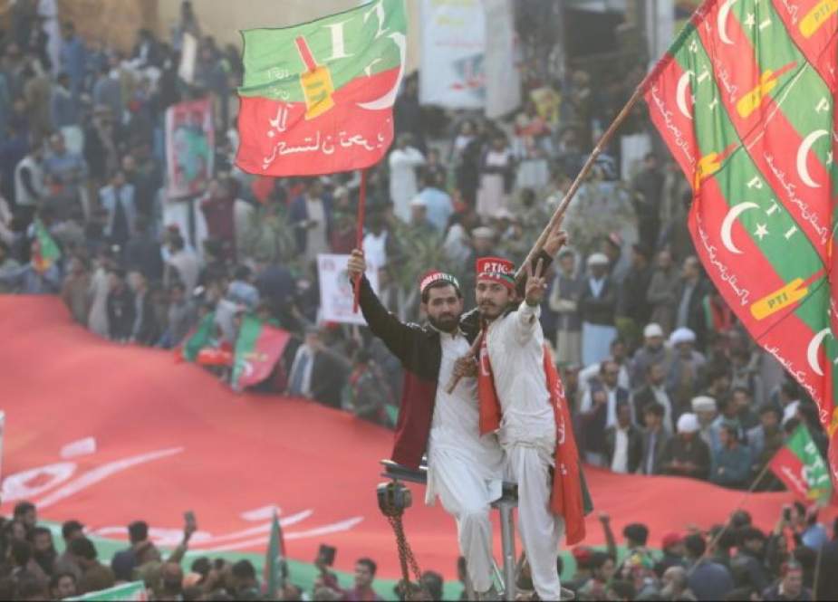اشتباكات عنيفة بين الشرطة الباكستانية وأنصار عمران خان