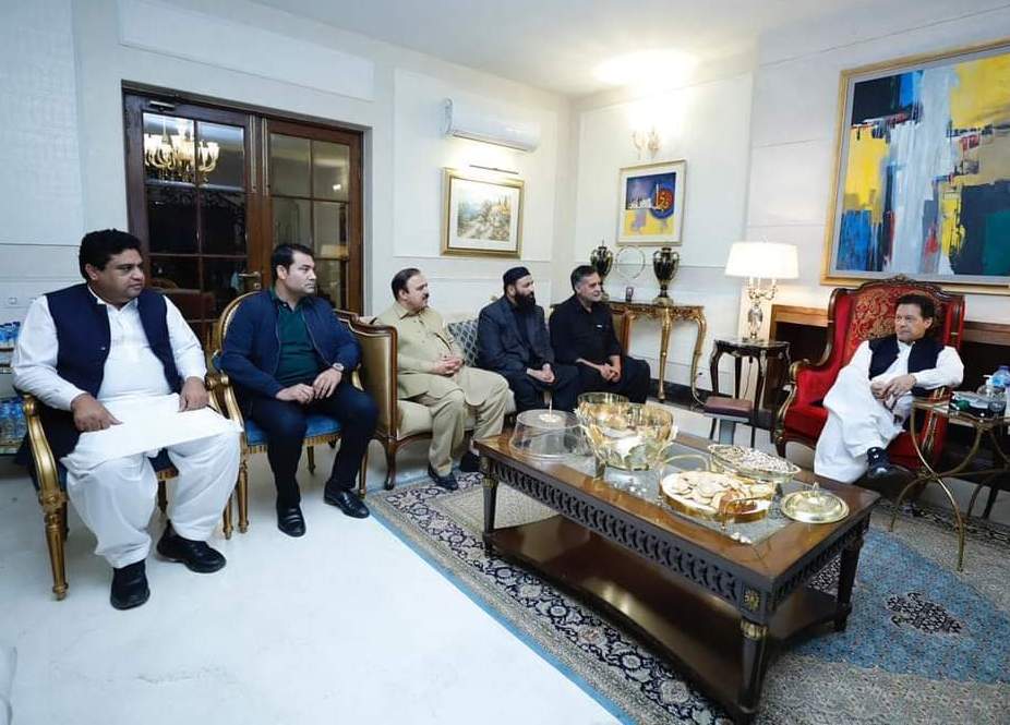وزیرعظم آزادکشمیر کی وفد کے ہمراہ عمران خان سے ملاقات
