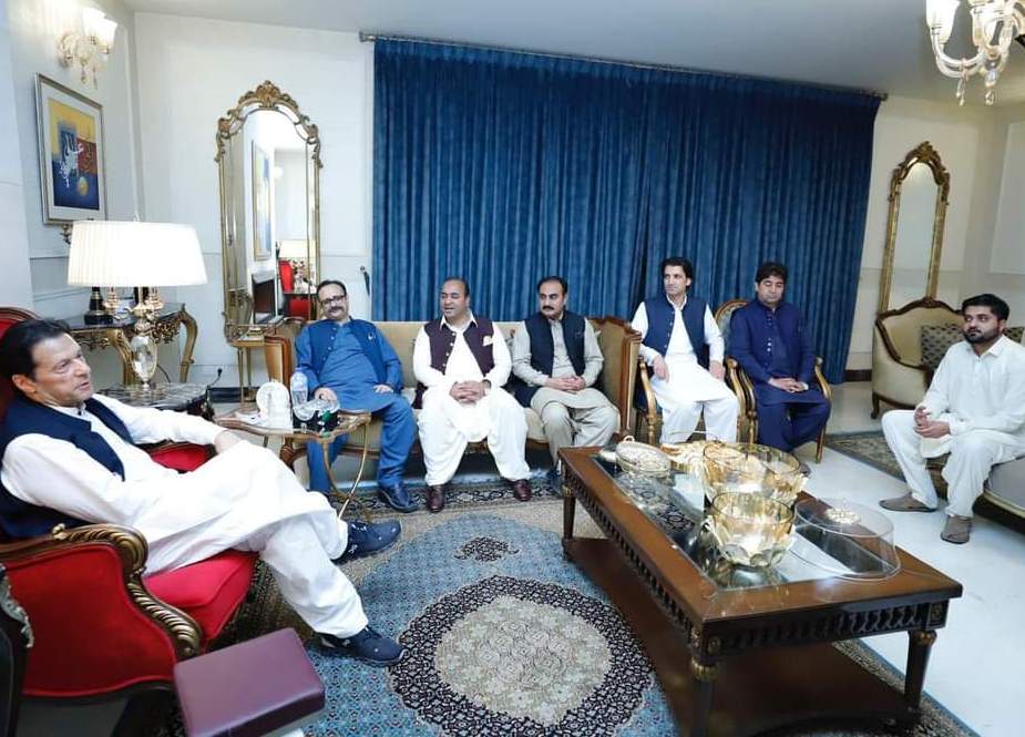 وزیرعظم آزادکشمیر کی وفد کے ہمراہ عمران خان سے ملاقات
