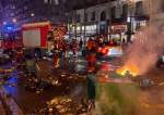 Polisi Prancis Menembakkan Gas Air Mata saat Pengunjuk Rasa Membakar Tumpukan Sampah di Paris