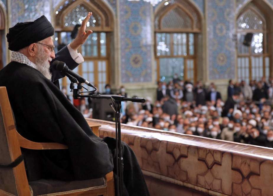 Imam Khamenei: Musuh Iran Berusaha Mengubah Identitasnya; Rakyat Menggagalkan Konspirasi Tersebut