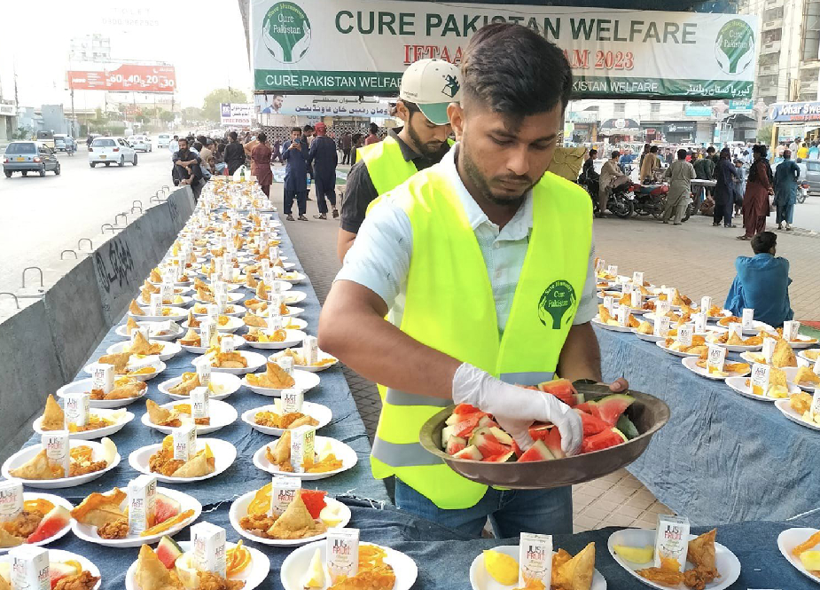 کیور پاکستان ویلفیئر کے تحت کراچی میں افطار دسترخوان کا انعقاد