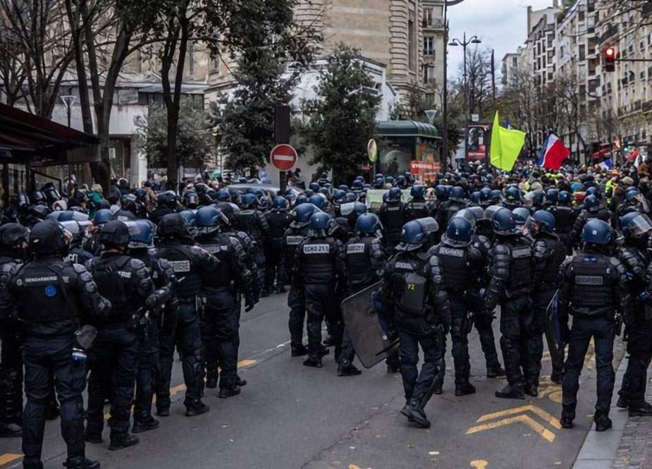 Fransa polisi aksiyanı dağıtmaqdan imtina etdi