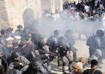 “Israeli” Troops, Extremists Storm Al-Aqsa Mosque, Force Out Muslim Worshipers