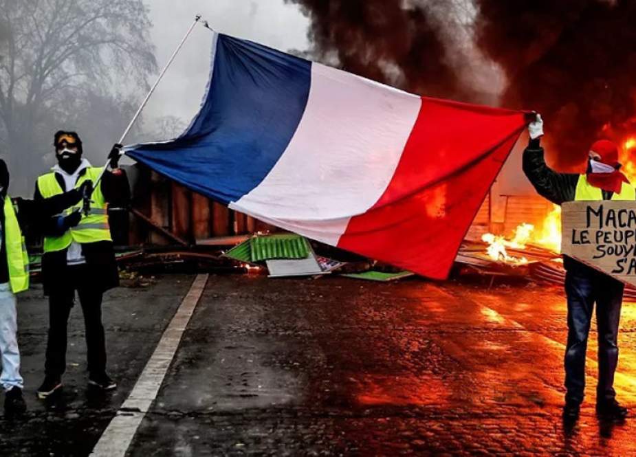 Kemarahan Rakyat Prancis pada Macron dan Diktat Reformasi Pensiunnya Mengabaikan Demokrasi