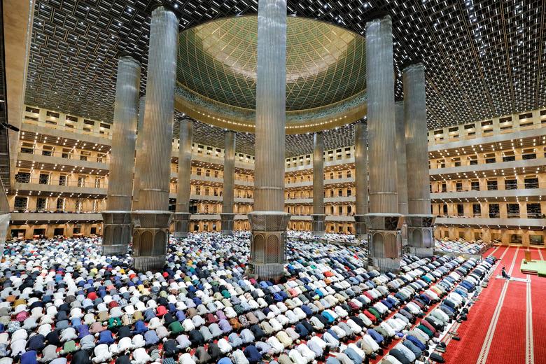 Indonesian Muslims attend mass prayers known as Tarawih during the first eve of Ramadan at the Great Mosque of Istiqlal in Jakarta, Indonesia, March 22, 2023.