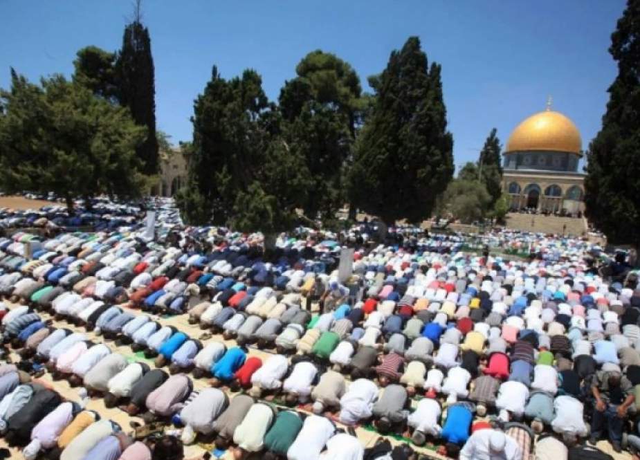 ربع مليون فلسطيني أدّوا صلاة الجمعة الثانية من شهر رمضان في الأقصى