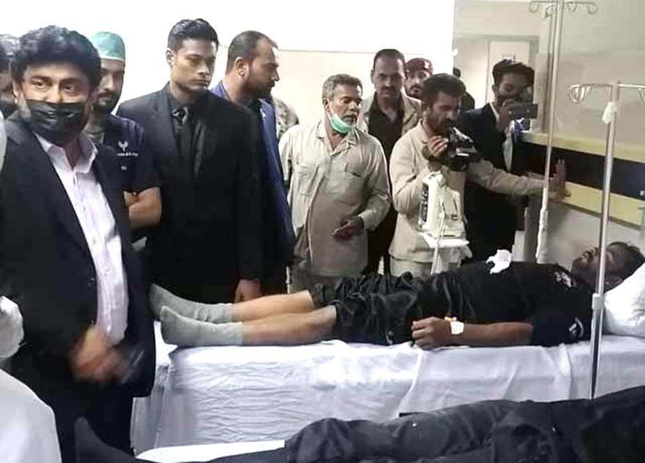 گورنر سندھ کامران ٹیسوری کے قافلے میں شامل پولیس موبائل کو حادثہ