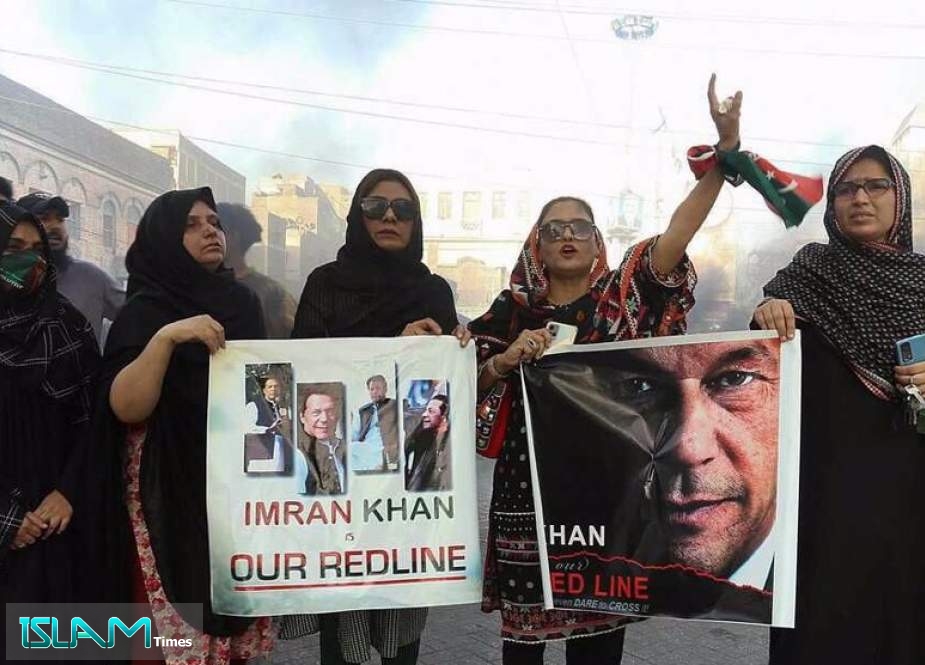 عمران خان کی کرپشن کیس میں گرفتاری نے پاکستان کی کمزور جمہوریت کو ہلا کر رکھ دیا – اسلام ٹائمز