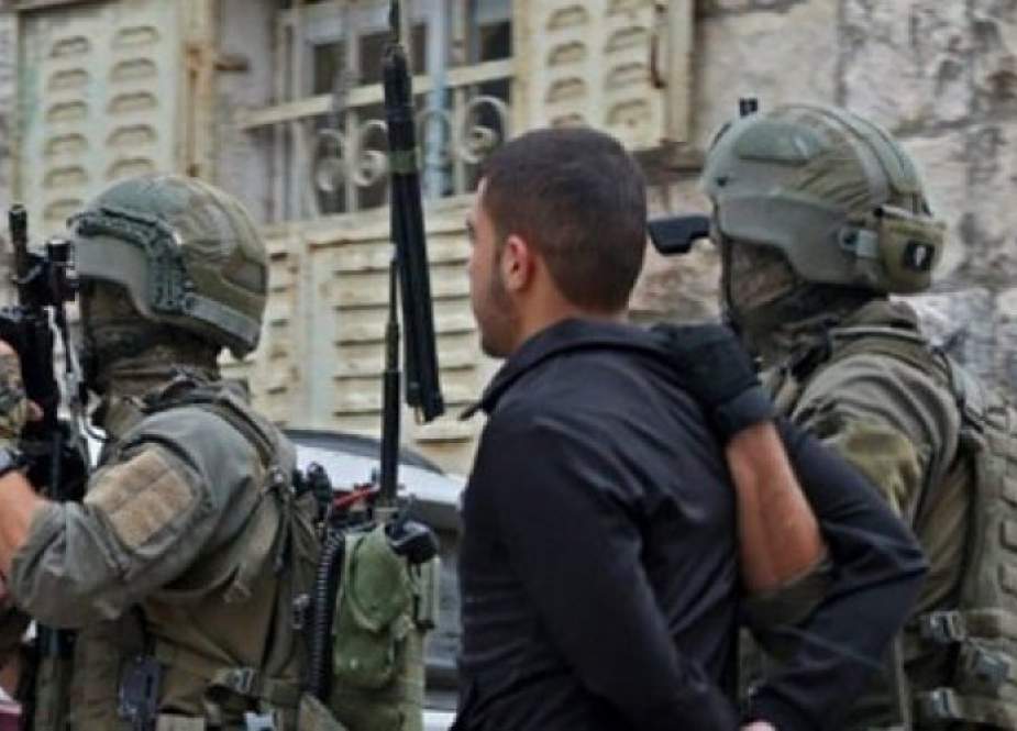 الاحتلال يعتقل ثلاثة فلسطينيين في الضفة الغربية