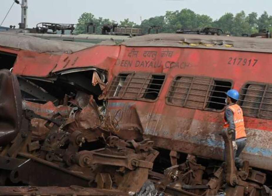 اوڈیشہ ٹرین حادثہ میں ہلاکتوں کی تعداد بڑھ کر 288 ہوگئی، مودی نے جائے حادثہ کا دورہ کیا