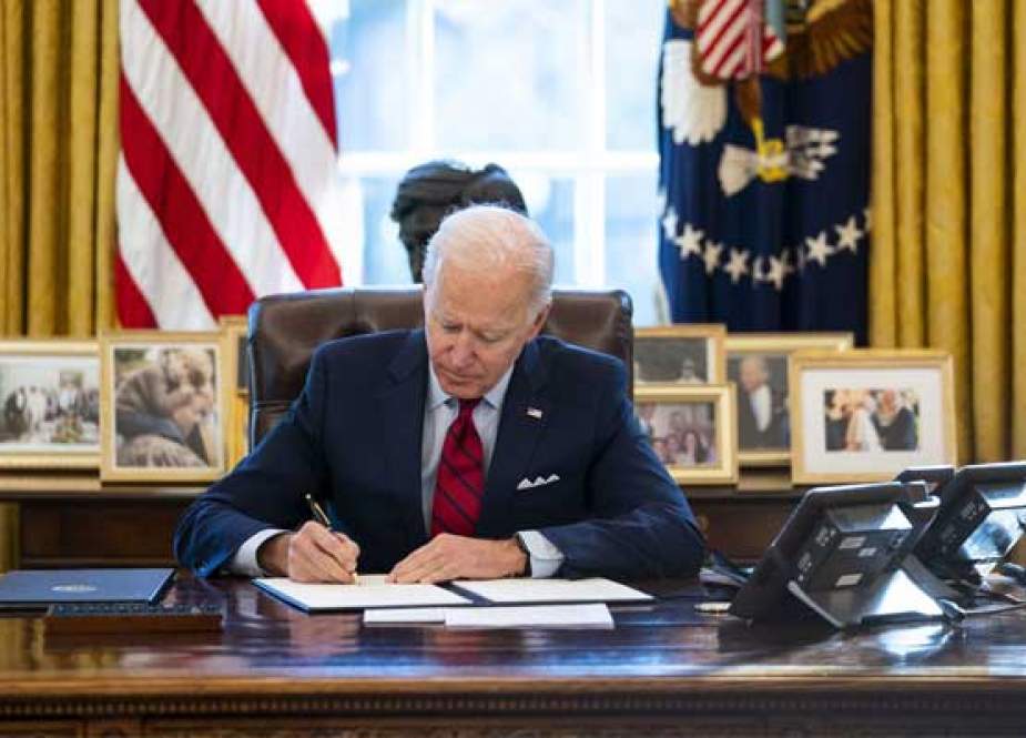 قرض سے متعلق بل پر صدر بائیڈن کے دستخط، امریکا ڈیفالٹ ہونے سے بچ گیا