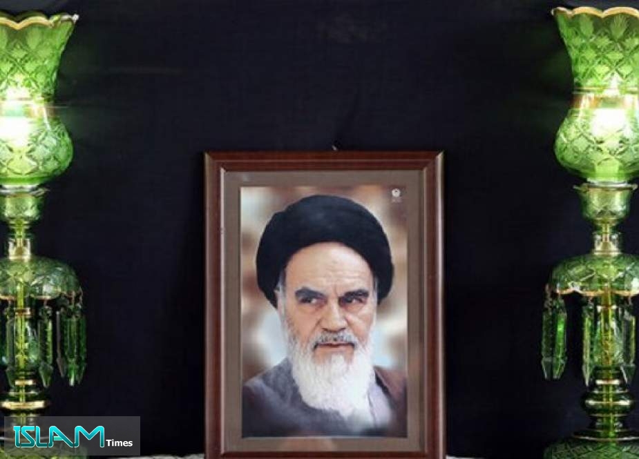 Muslims Commemorate Demise Anniv. of Imam Khomeini