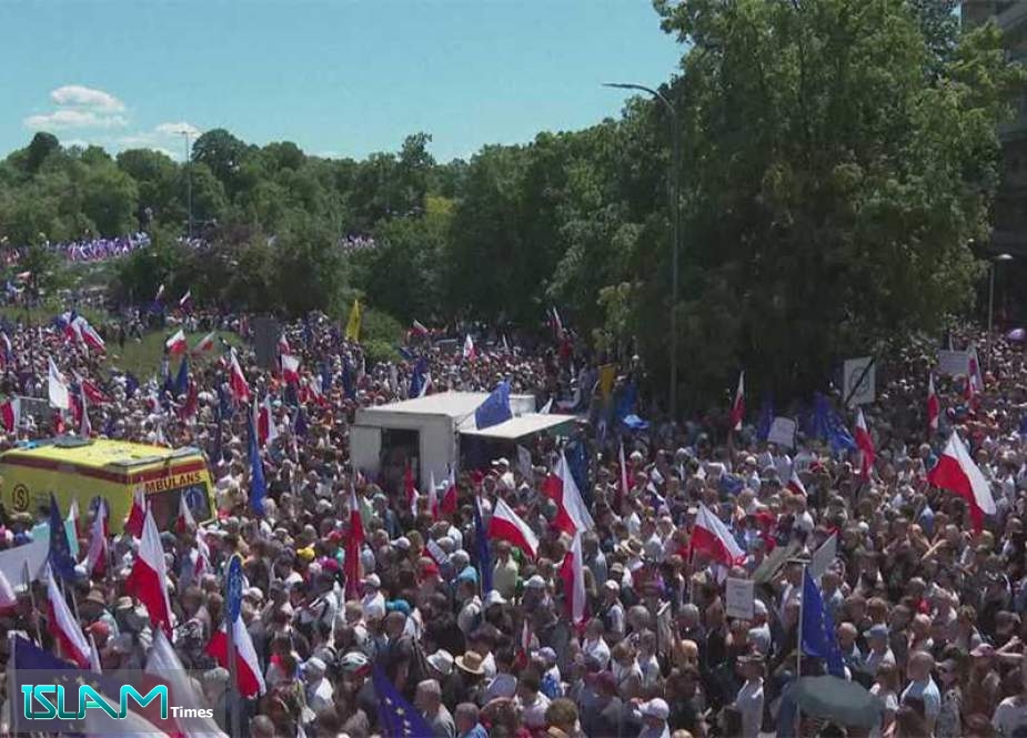 ‘Half Million’ People Stage Anti-government Protests in Poland