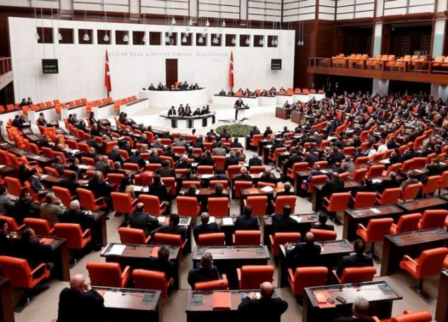 الحكومة التركية الجديدة تؤدي اليمين الدستورية أمام البرلمان