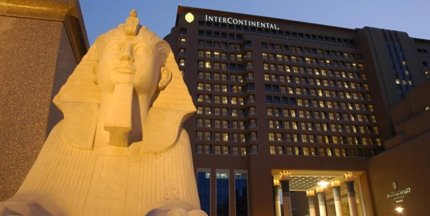 اخراج مدل صهیونیست از هتلی در مصر اخراج مدل صهیونیست از هتلی در مصر