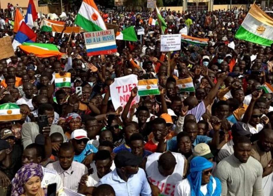 نیجر «دست‌نشانده فرانسه» را پَس زد