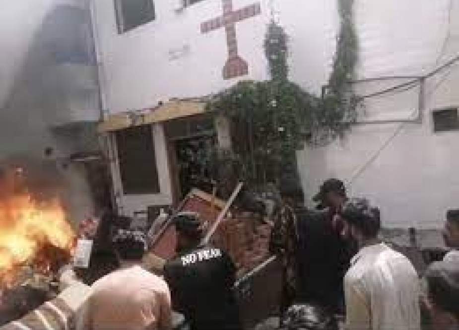 یورش افراطی‌ها به چند کلیسا در شرق پاکستان پلیس ۱۵۰ نفر را بازداشت کرد
