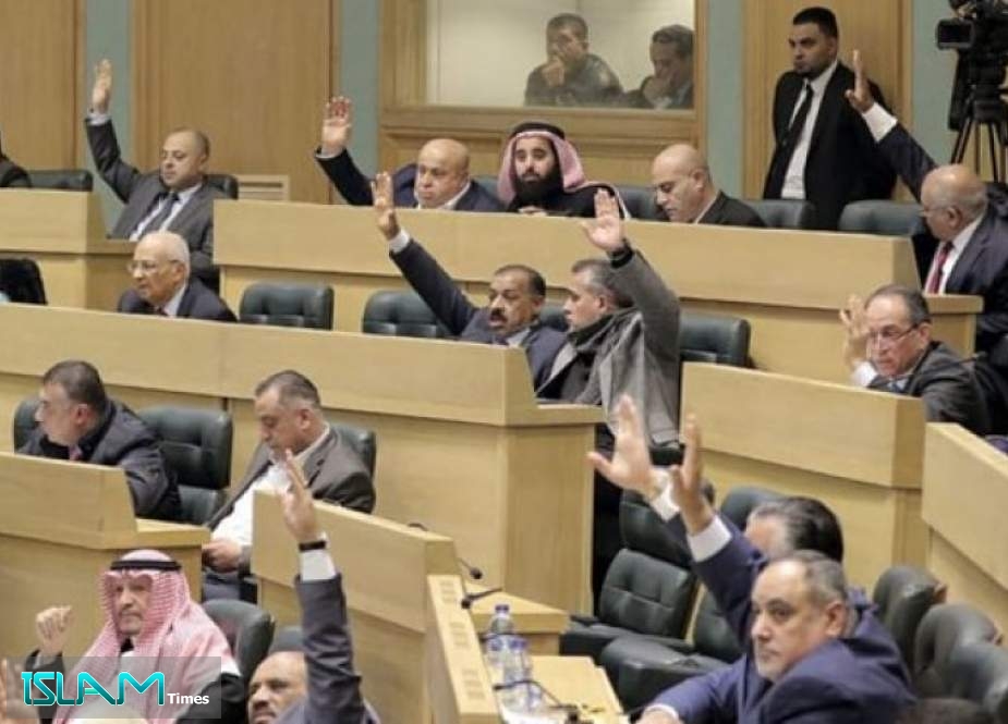 نواب أردنيون يطالبون بطرد سفير الإحتلال