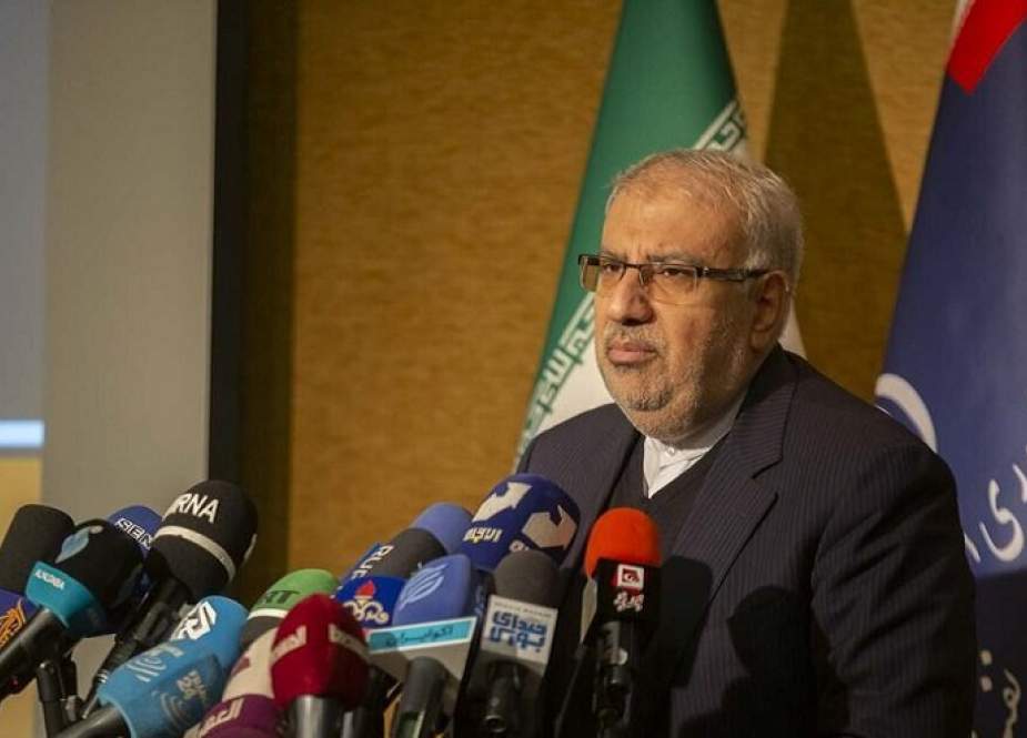 وزير النفط الإيراني: لا خطط لدينا لزيادة سعر البنزين