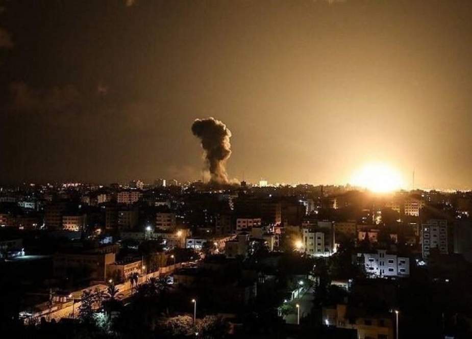 طائرات الإحتلال تقصف موقعا لحماة الثغور شرق غزة