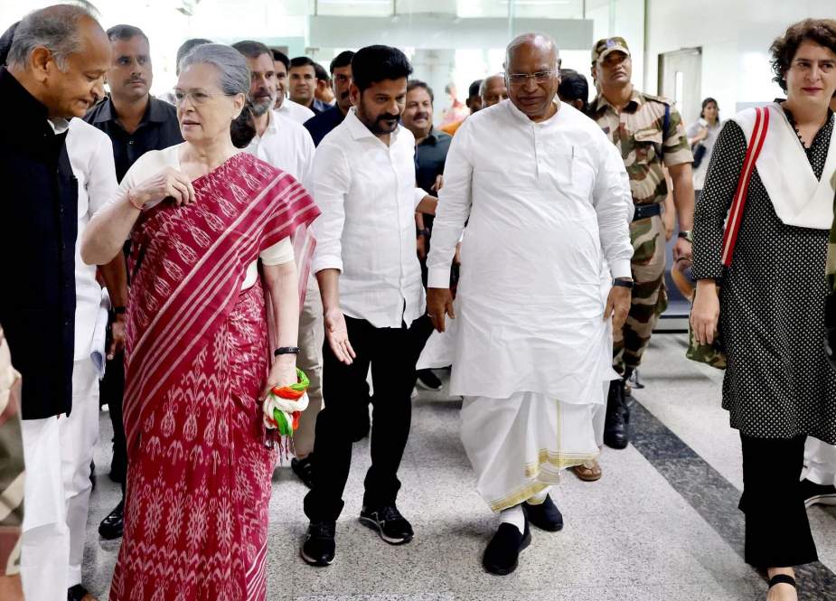 کانگریس کے اہم لیڈران ’سی ڈبلیو سی‘ اجلاس میں شرکت کیلئے حیدرآباد پہنچے