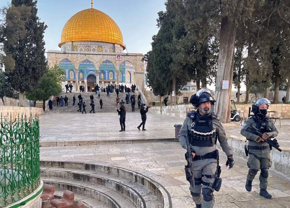 Pasukan Israel dengan Brutal Menyerang Jamaah Muslim di Pintu Masuk Masjid al-Aqsa
