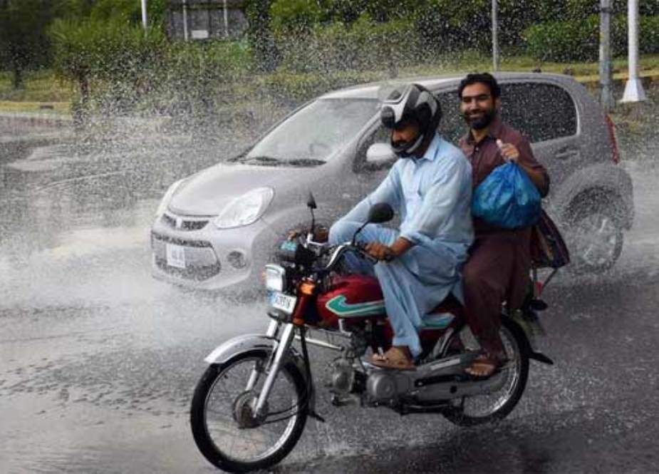 لاہور سمیت پنجاب کے مختلف شہروں میں موسلادھار بارش، نشیبی علاقے زیر آب