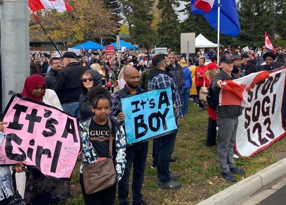 کینیڈا کے اسکولوں میں ہم جنس پرستی پڑھانے کےخلاف بڑے پیمانے پر احتجاج