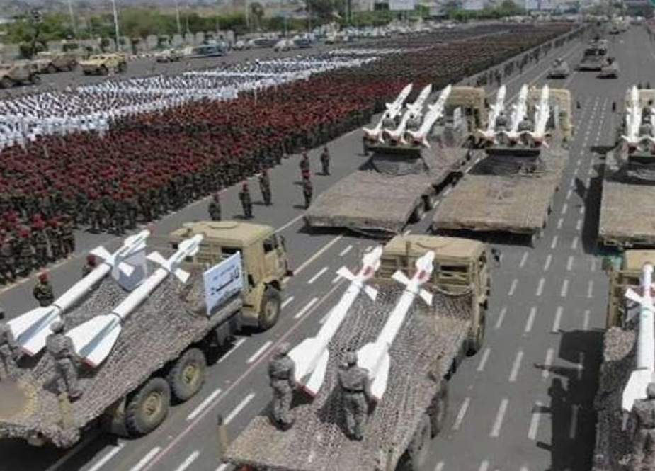مد يد السلام في الرياض واستعراض القوة العسكرية في صنعاء