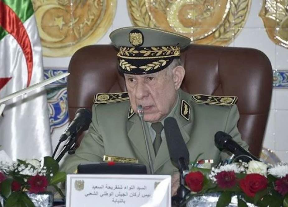 رئيس أركان الجيش الجزائري يحذر من امتلاك جماعات إرهابية مواد كيميائية