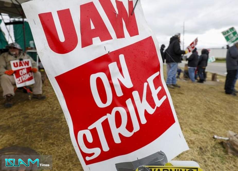 Auto Workers Begin Strike at GM Plants in Canada