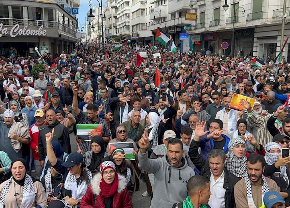 المغرب: الآلاف في مسيرة حاشدة بطنجة تضامناً مع غزة وتنديداً بالتطبيع