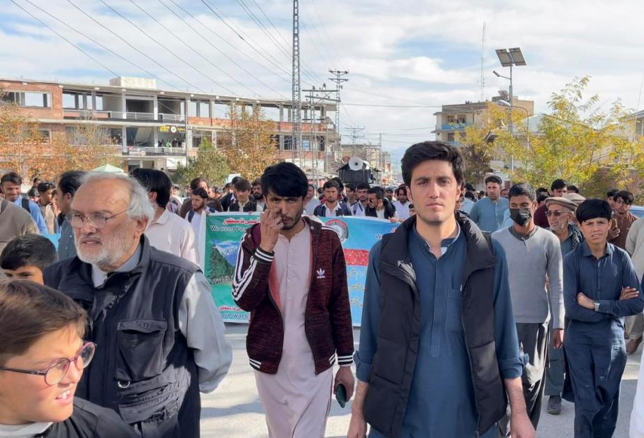 پاراچنار، انٹرنیٹ سروس کی بحالی اور مین شاہراہ کھولنے کیلئے امن مارچ