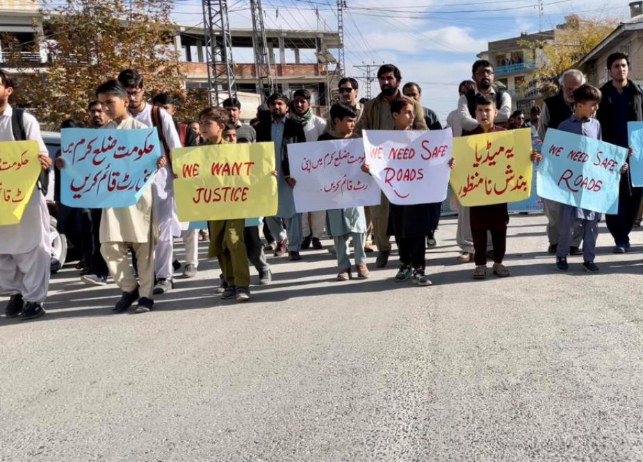 پاراچنار، انٹرنیٹ سروس کی بحالی اور مین شاہراہ کھولنے کیلئے امن مارچ