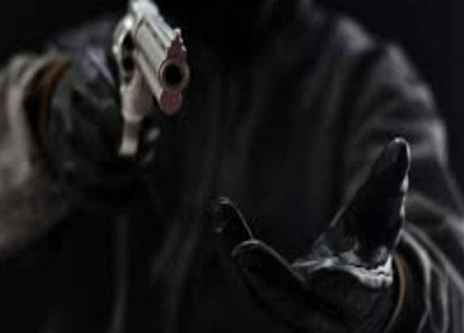 ڈاکو گشت پر مامور پولیس اہلکاروں سے نقدی اور سرکاری اسلحہ چھین کر فرار