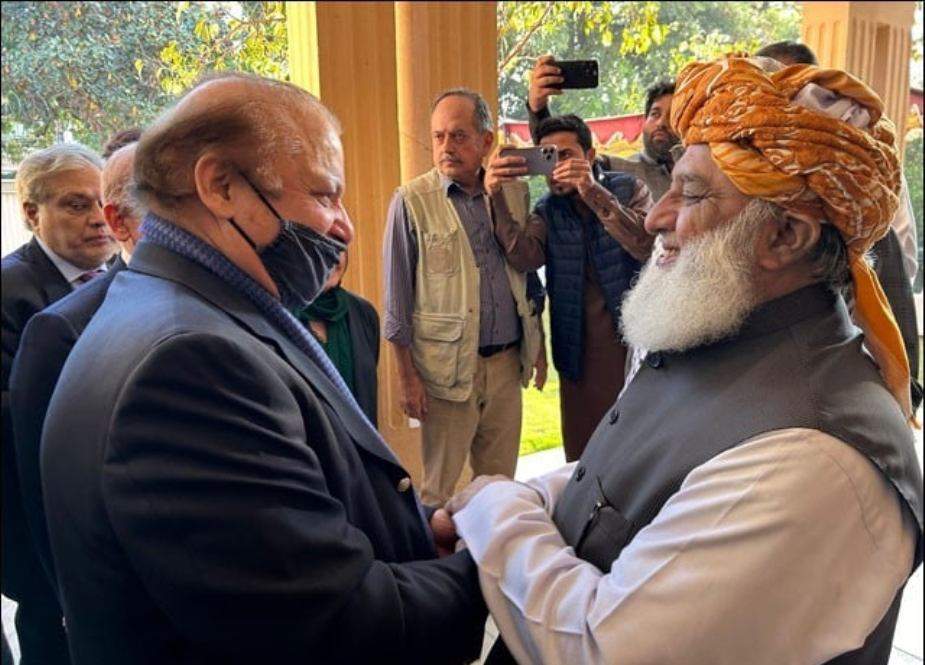 نواز شریف کی فضل الرحمان کے گھر آمد، انتخابات سے متعلق بات چیت