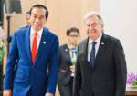 Presiden Joko Widodo menyapa Sekretaris Jenderal PBB Antonio Guterresdi sela-sela konferensi iklim PBB