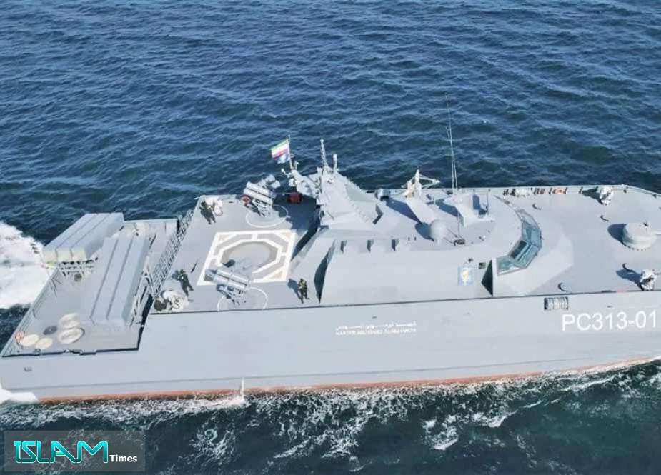 IRGC Navy Receives New Warship, Speedboats - Islam Times