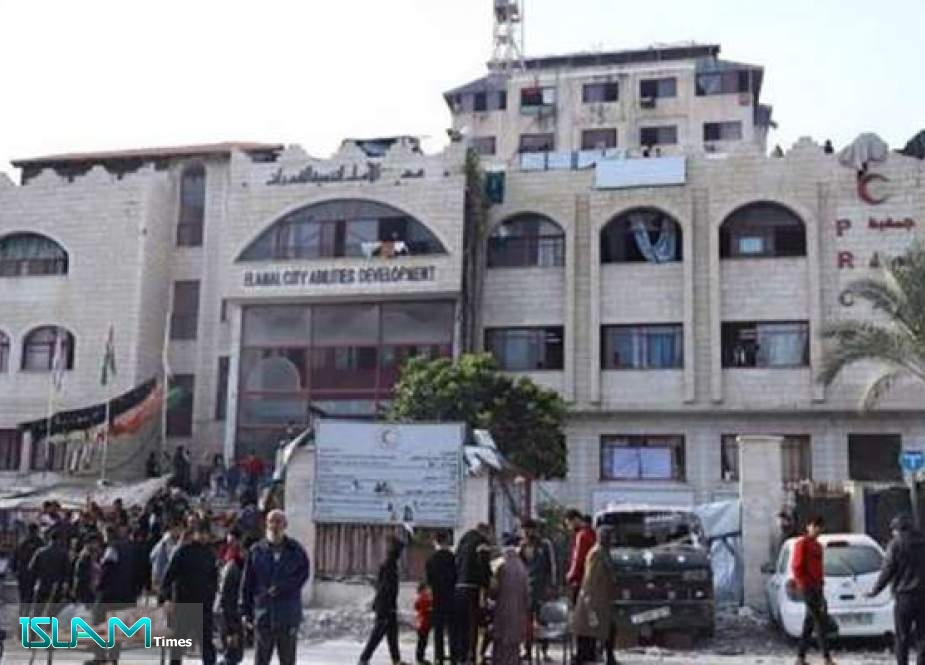 الهلال الأحمر الفلسطيني: فقدنا الاتصال مع طواقمنا بمستشفى الأمل في خانيونس بعد اقتحامه من قبل الاحتلال