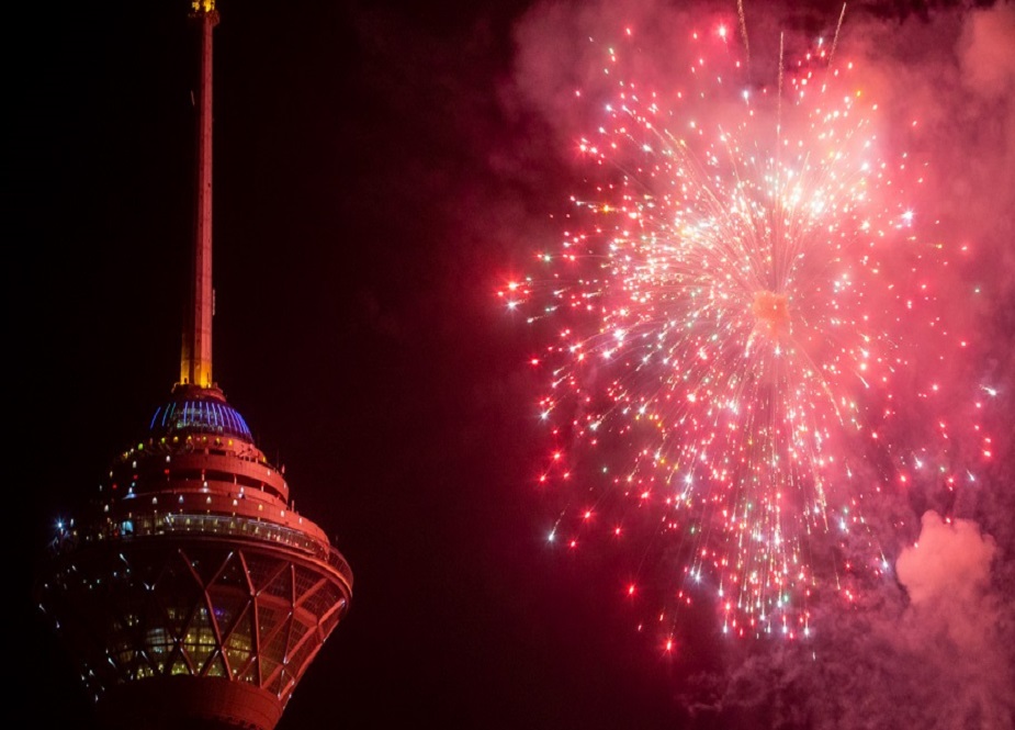 میلاد ٹاور تہران، انقلاب اسلامی کی فتح کی سالگرہ پر آتش بازی کے مناظر