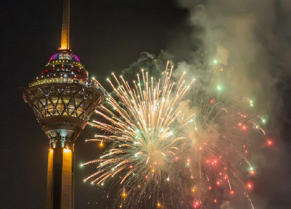 میلاد ٹاور تہران، انقلاب اسلامی کی فتح کا جشن، نور افشانی کا منظر