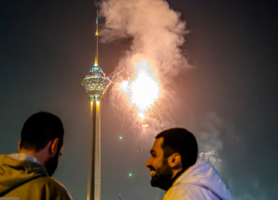 میلاد ٹاور تہران، انقلاب اسلامی کی فتح کا جشن، لوگوں کی خوشی دیدنی ہے