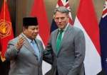Menteri Pertahanan RI Prabowo Subianto berjabat tangan dengan Wakil Perdana Menteri sekaligus Menteri Pertahanan Australia Richard Marles