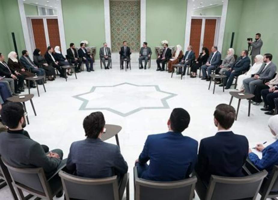 Syrian President Bashar al-Assad received the volunteer team of the Dialogue Center for Virtual Education