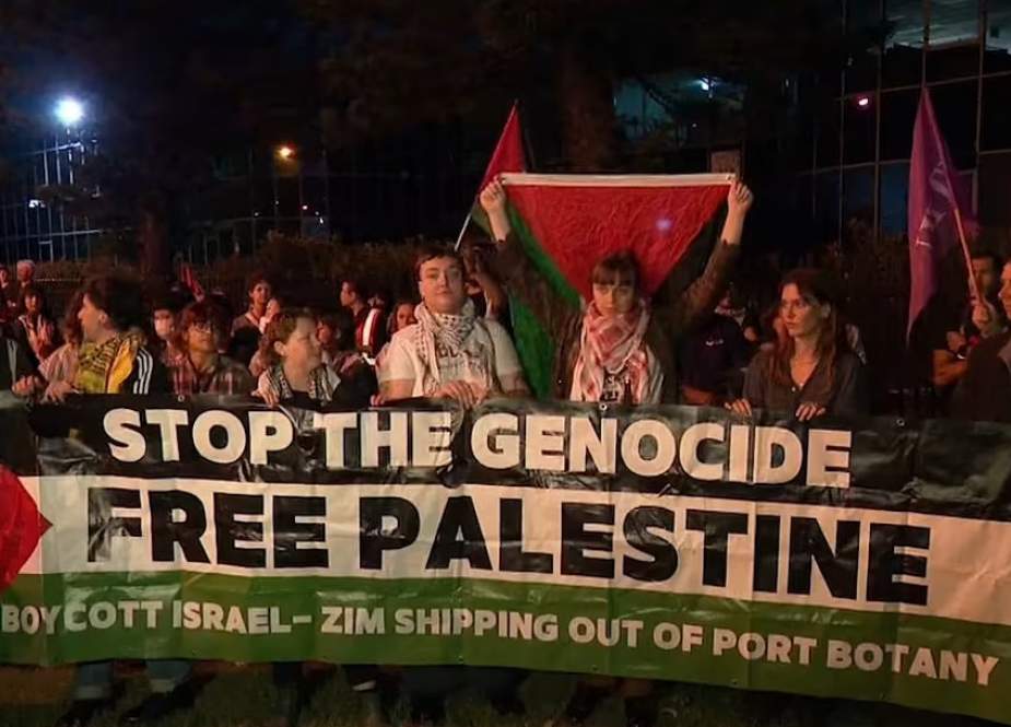 Pro-Palestinian-protesters-hold-one-of-Australia’s-largest-ports-to-protest-against-an-Israeli-owned